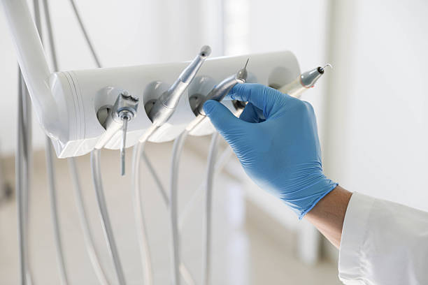 Professional Wisdom Tooth Removal technician working in Roland, AR